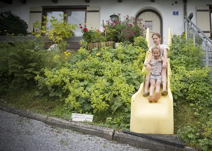 Anneke アパート ニーダーンジル